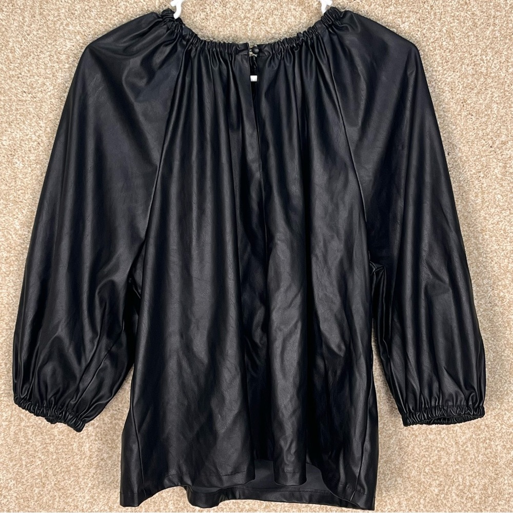 Imperfect Who What Wear pleather style black top‎ front keyhole with button XL